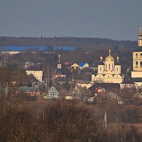 Монастырь со стороны города